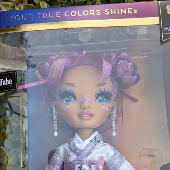 Rainbow High Lila Yamamoto Fashion Doll w/ 2 Designer Outfits + 2 BONUS Tins - Picture 9 of 13